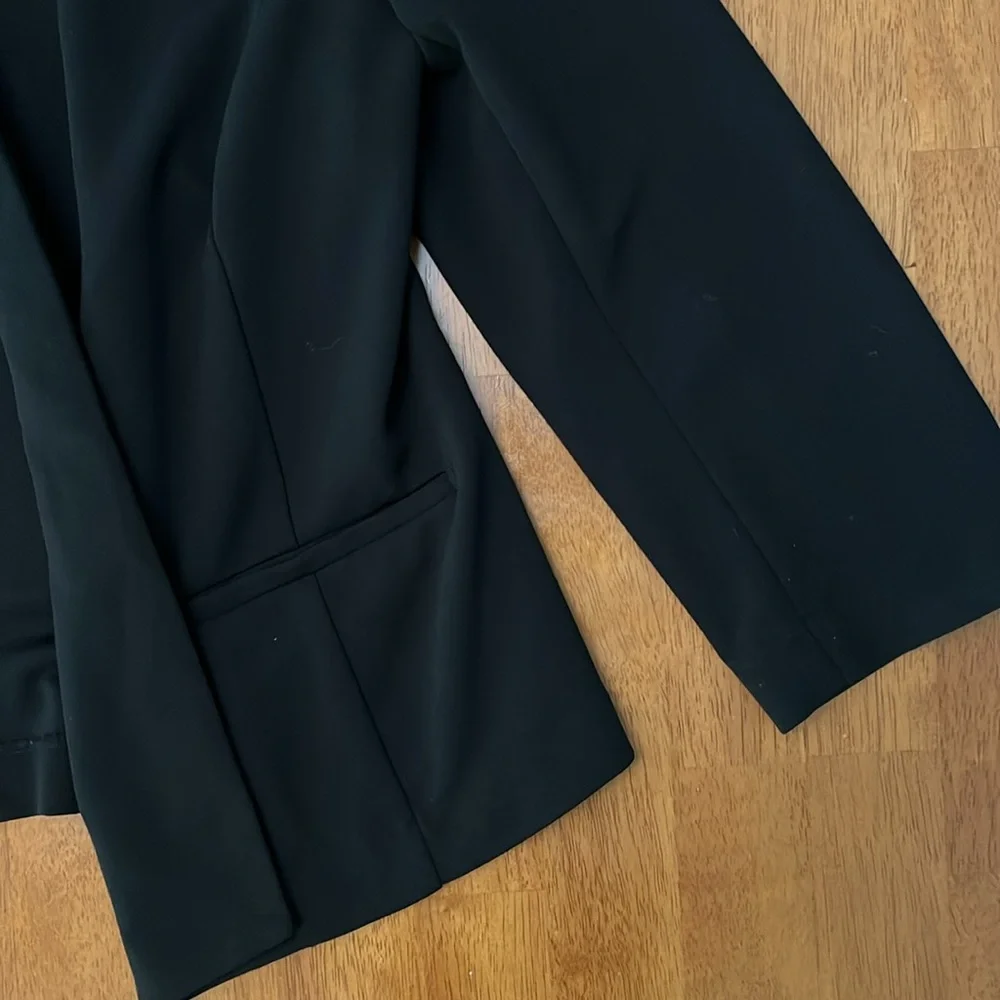 black blazer - Picture 3 of 4